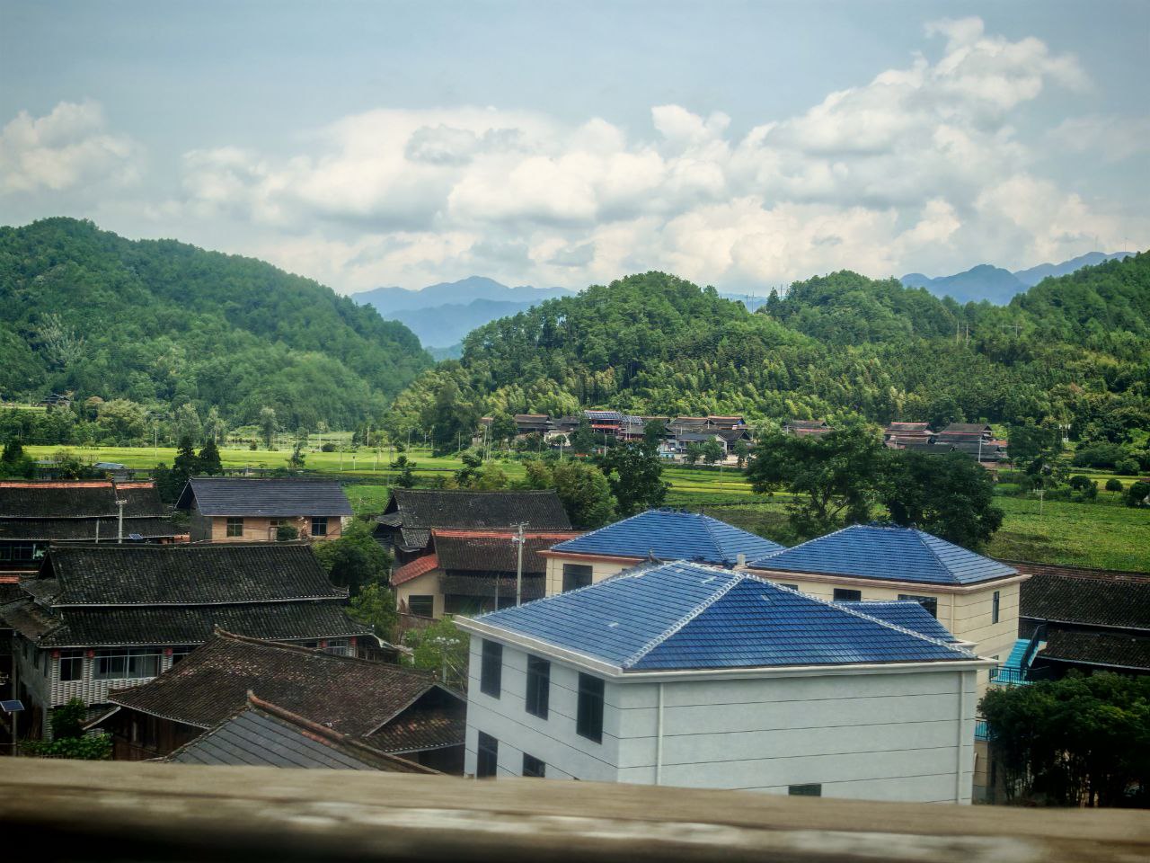 Paisaje de camino a Fenghuang